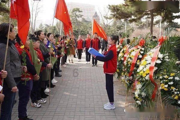 彭昱畅送礼遭群嘲，新电影宣传无人问津，黄磊等好友齐沉默