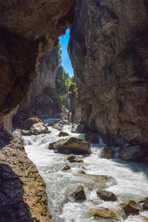 中国驻洛杉矶总领馆紧急处理中国公民在檀香山遭袭击事