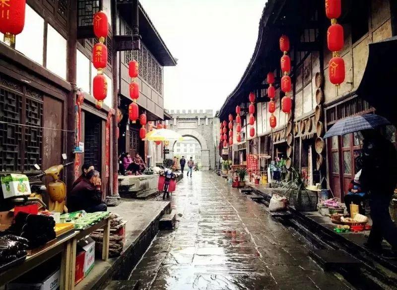 国足0-1卡塔尔三战不胜,多位核心失良机谁之过,裁判特殊照顾